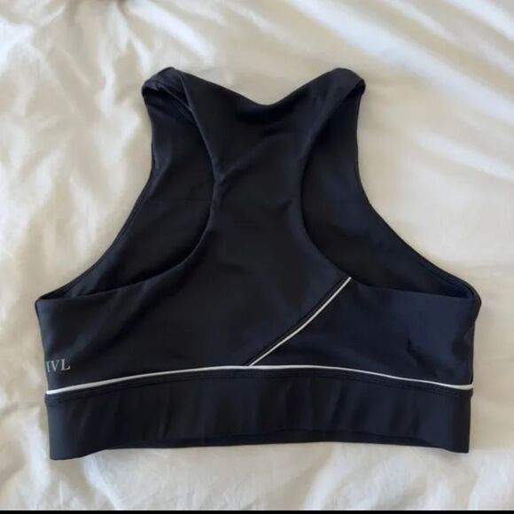 IVL Collective | Revolve | Curve Sports Bra in Jet Black & Brilliant White - Picture 5 of 7
